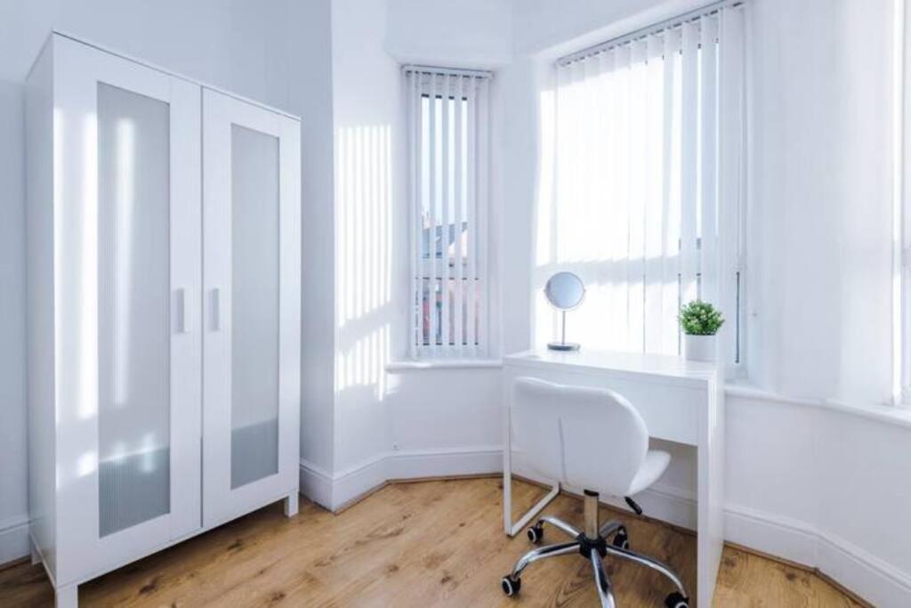 Spacious 4-bed House *