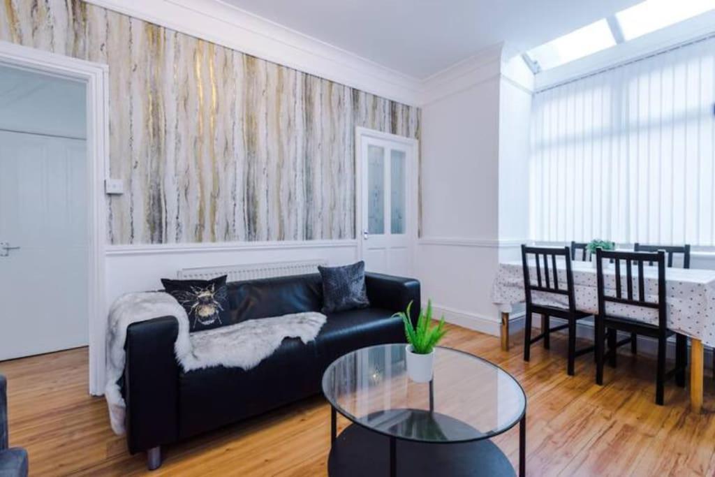 Spacious 4-bed House Holiday home *