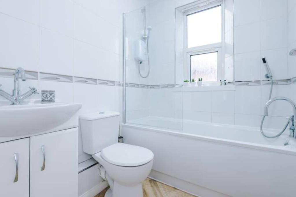 Holiday home Spacious 4-bed House Manchester